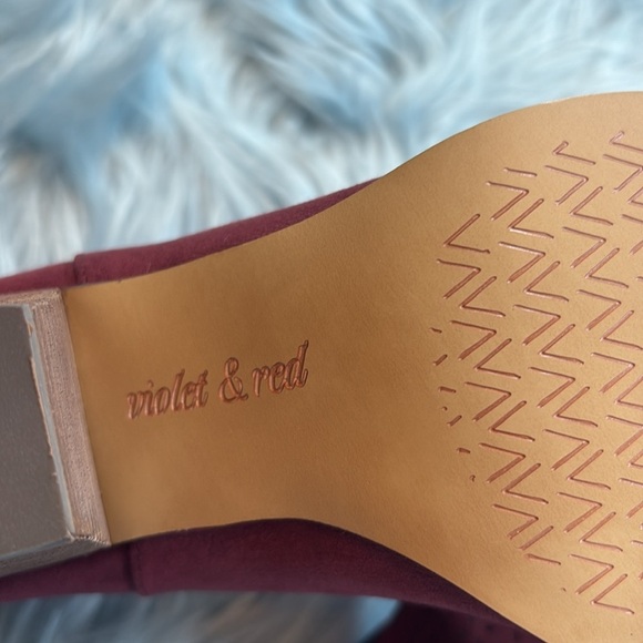 NWT Violet & Red Jackson Lazer Cut Topline Booties in Burgundy - Picture 8 of 11